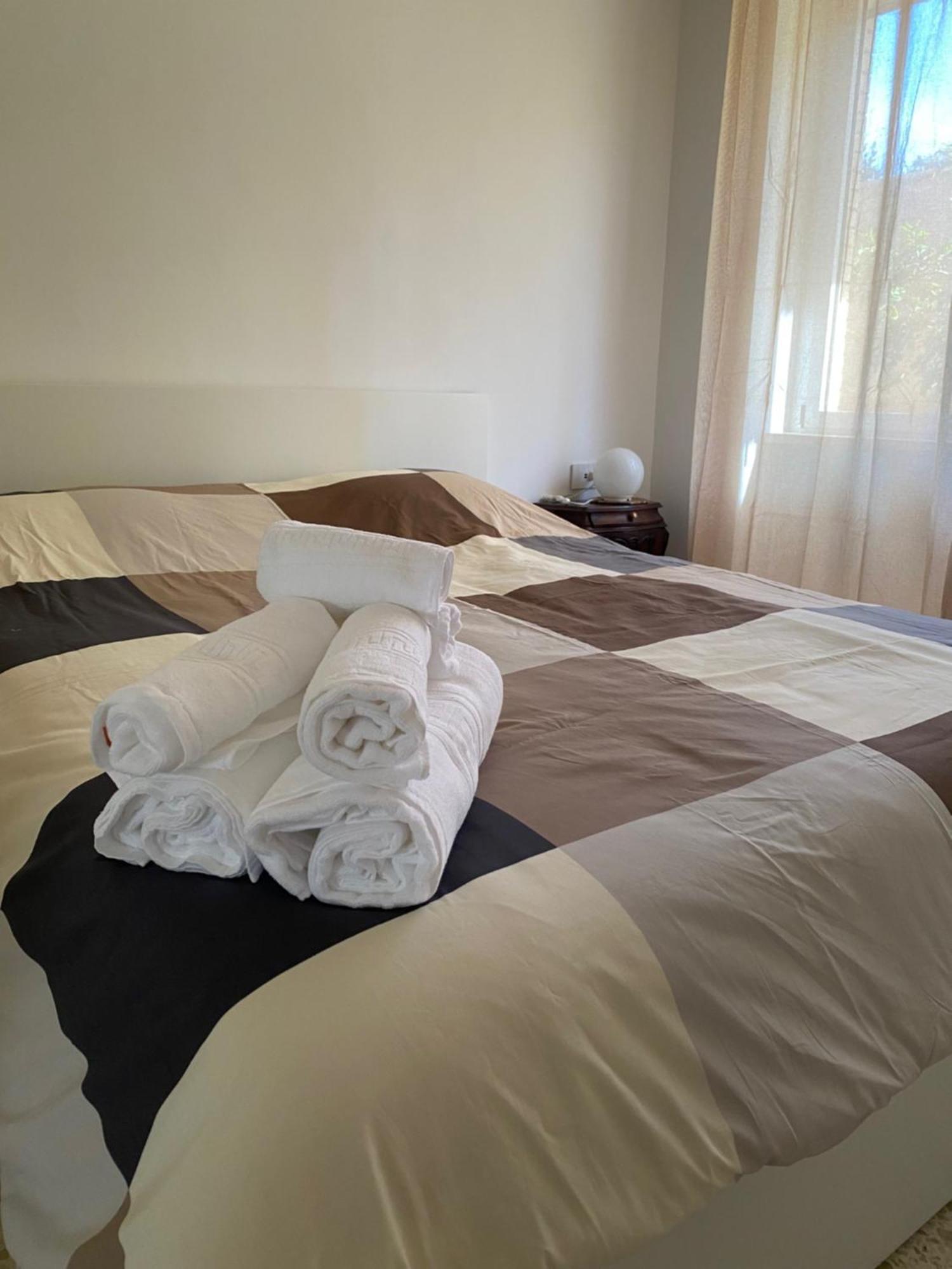 B&B Poseidon ฟิวมิชีโน ภายนอก รูปภาพ